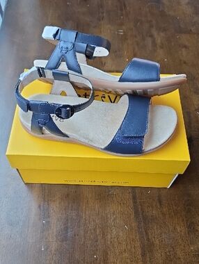 Strive Size 6 Women's NEW Navy Leather Flat Ankle-Strap Sandals